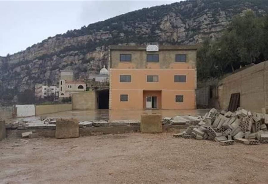 مجهولون هدموا سور معهد السفيرة في الضنية