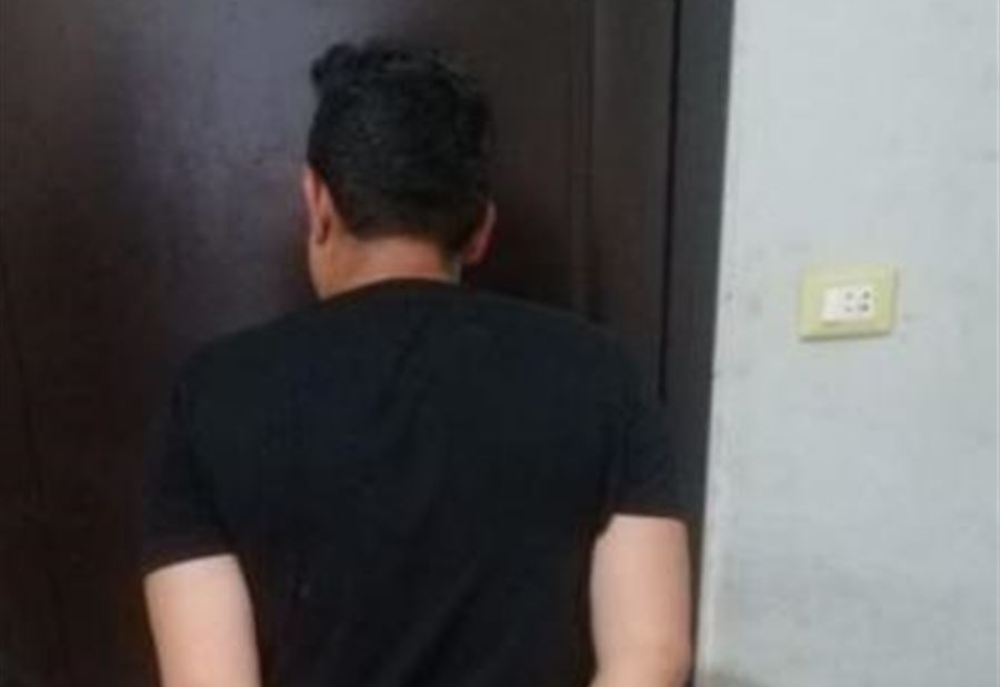 بالصورة: بحوزته ١١ غرامًا من الهيرويين و10 من السالفيا