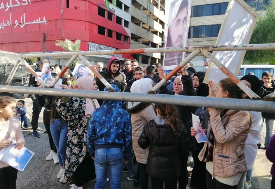 "عبارة الموت"... الأهالي يعتصمون  أمام سرايا طرابلس