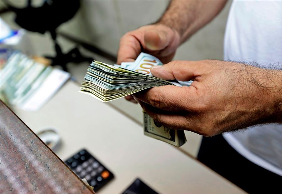 "ضخ العملة الصعبة"... و"تثبيت سعر الصرف"