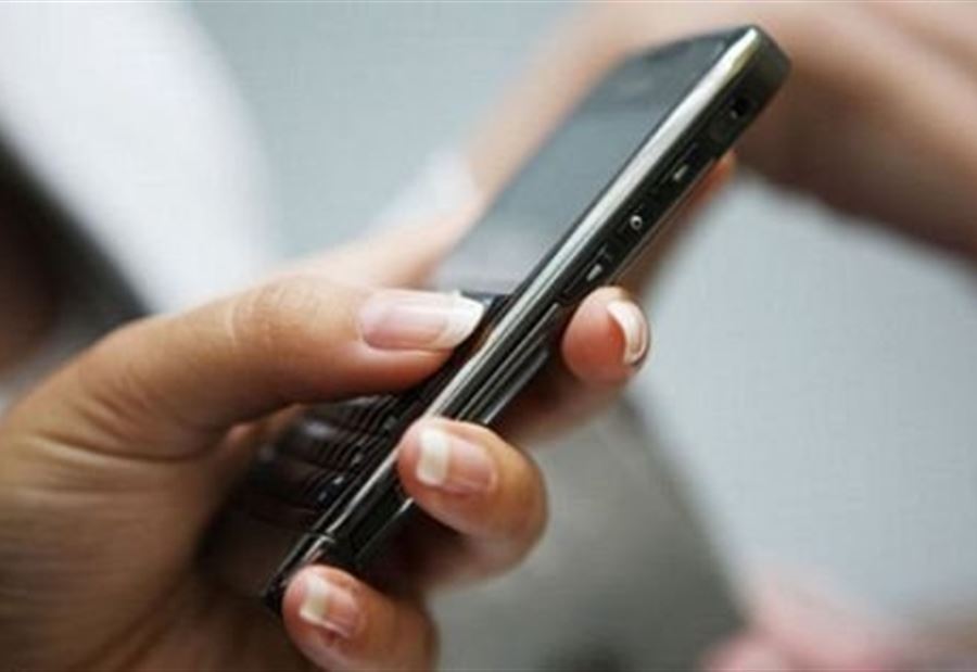 باعَ هاتفه لآخر... فإبتزَّ حبيبته