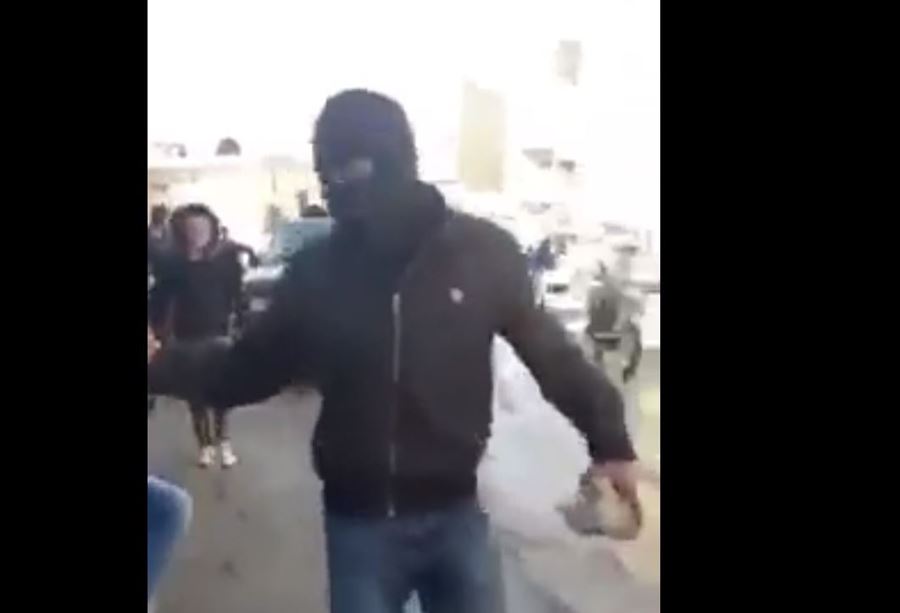 بالفيديو: اعتصام في عرسال... واعتداء على محال السوريّين