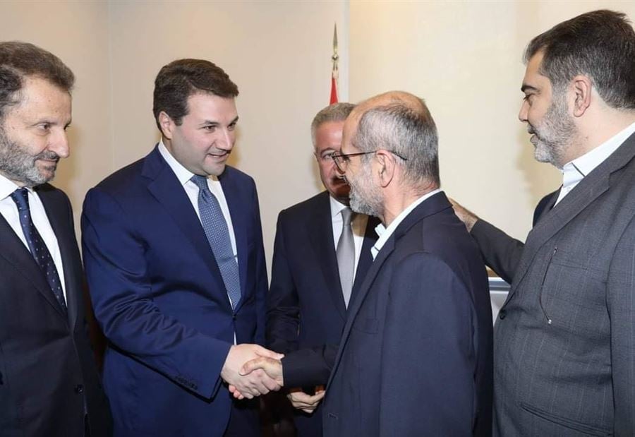 صورة تجمع الأضداد!