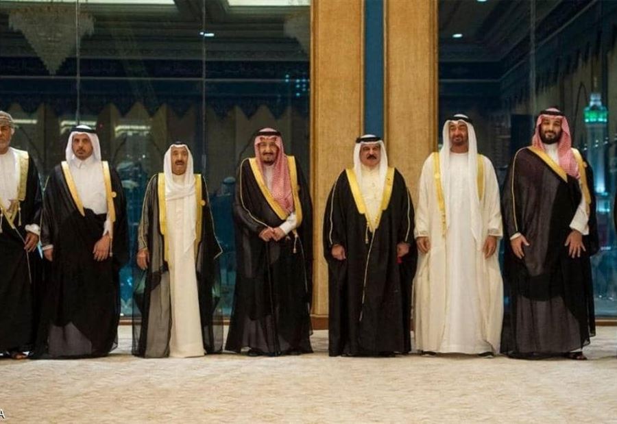 القمة الخليجية تدعو إيران لوقف دعم وتسليح "التنظيمات الإرهابية" القمة الخليجية تدعو إيران لوقف دعم وتسليح "التنظيمات الإرهابية"