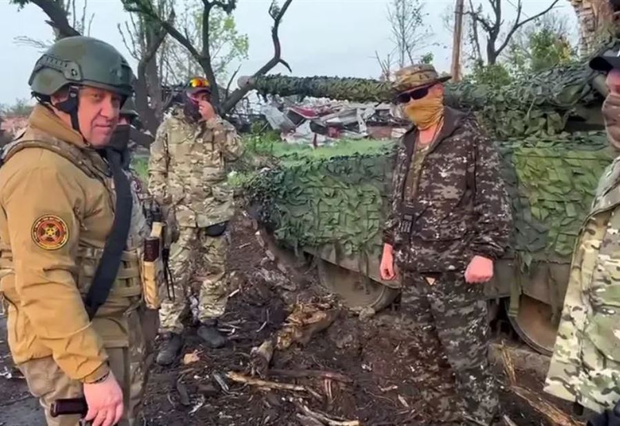 "بالشتائم والانتقادات"... هجومٌ من قائد "فاغنر" على شويغو