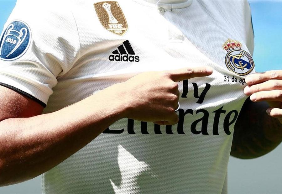 ريال مدريد يكشف قميصه الجديد.. عودة للوراء و"ظهور مفاجئ"
