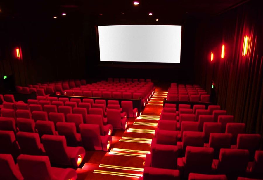 خطر يطلّ من صالات السينما... ووزير يتصدّى!