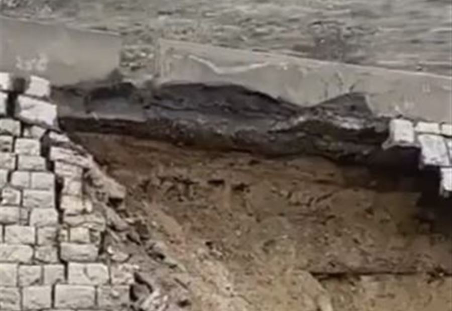 بالفيديو: انهيار جديد لِحائط الدعم على طريق ضهر البيدر