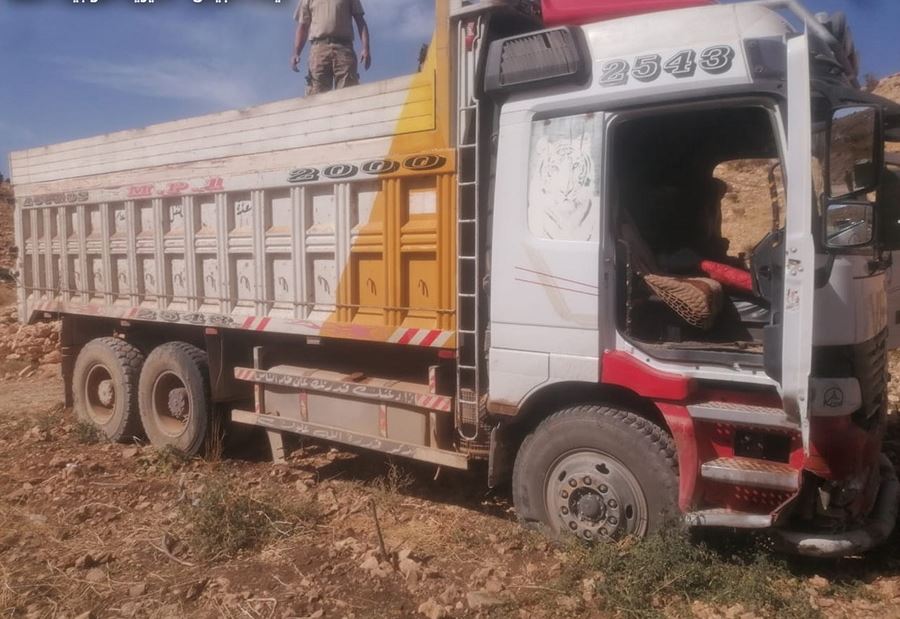 بالصور: إحباطُ عمليةِ تهريبِ بنزين... وتوقيف شخصين