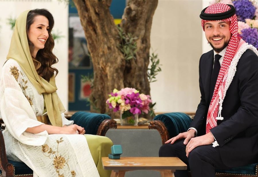 "موكب أحمر" وشخصيات "مهمة"... تفاصيل زفاف ولي العهد الأردني!