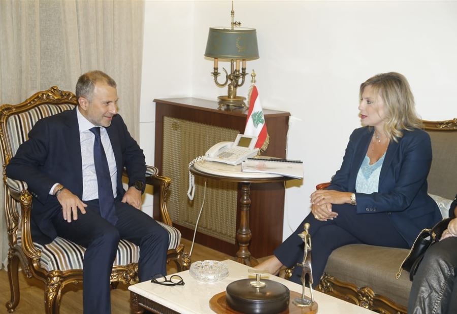 اجتماع سلبي بين جبران وكلودين