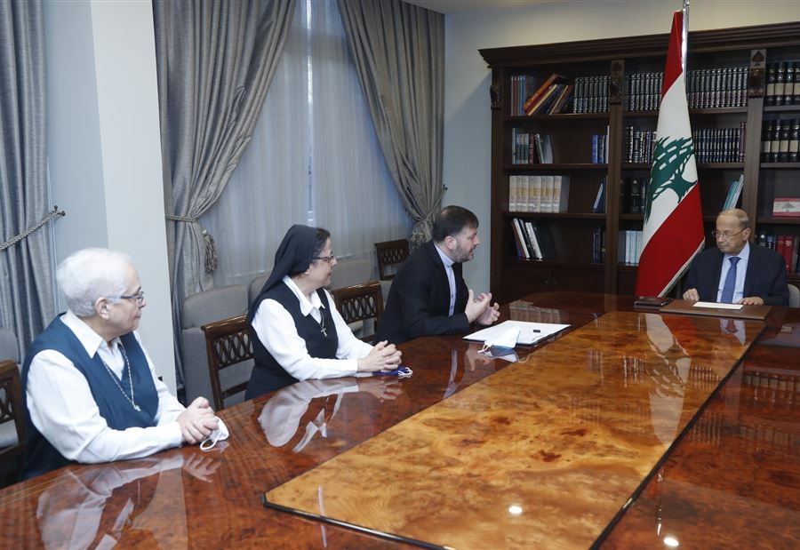 عامٌ دراسي جديد... عون إطّلع على حاجات المدارس