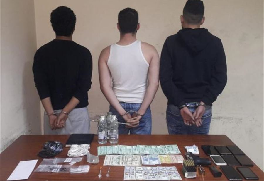  بالصورة: "المعلومات" توقف ثلاثة مروجي مخدرات في برج حمود 
