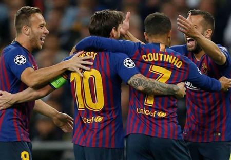 نجم برشلونة يلجأ إلى طبيب محمد صلاح