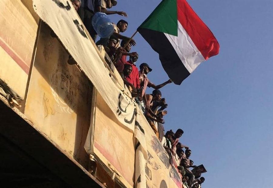 7 قتلى أمام وزارة الدفاع السودانية