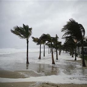 "ويلا" يتحول إلى عاصفة كارثية ويقترب من المكسيك