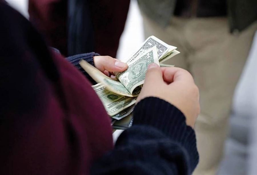 سعرُ الدولار في السوق السوداء اليوم الاربعاء سعرُ الدولار في السوق السوداء اليوم الاربعاء