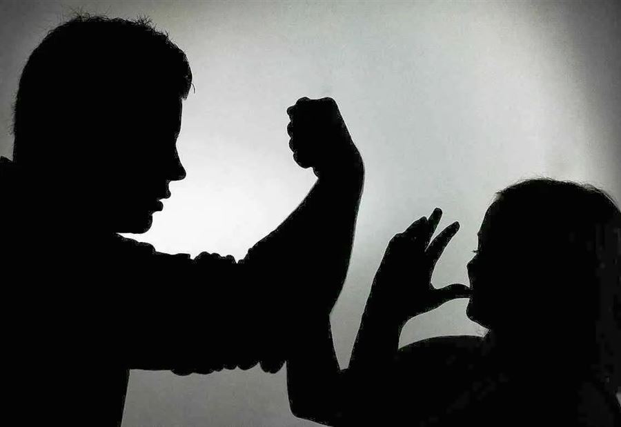 "بهدف اسكاتها"... ضرب ابنته القاصر حتى الموت!