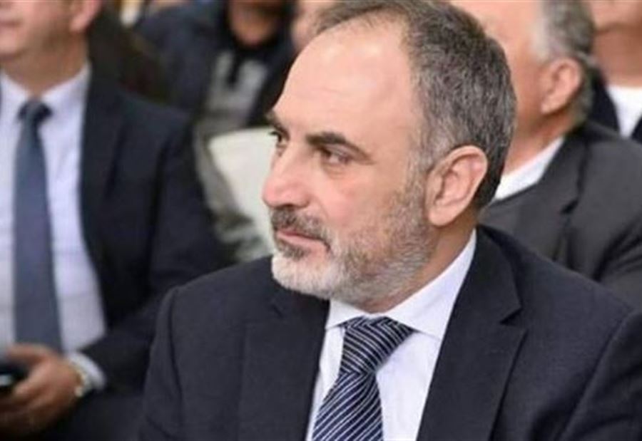 أسود يستبق الإستشارات ... "لن أعطي ثقتي"