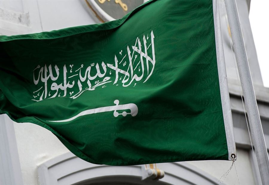 السعودية تُعاقب صحفيًا لبنانيًا بـ "الطّرد"!