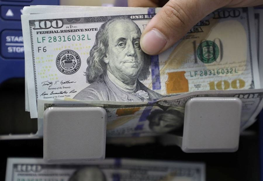 خبير اقتصادي يحدّد 3 خطوات لتوحيد سعر الصرف!