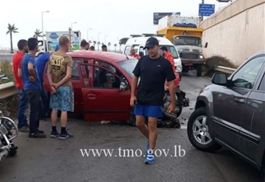 بالصور: جريحان جراء تصادم على الطريق البحرية - الضبية