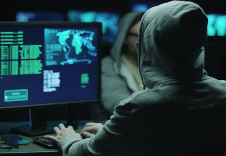 يُثير النعرات الطائفية بإسم مستعار! 