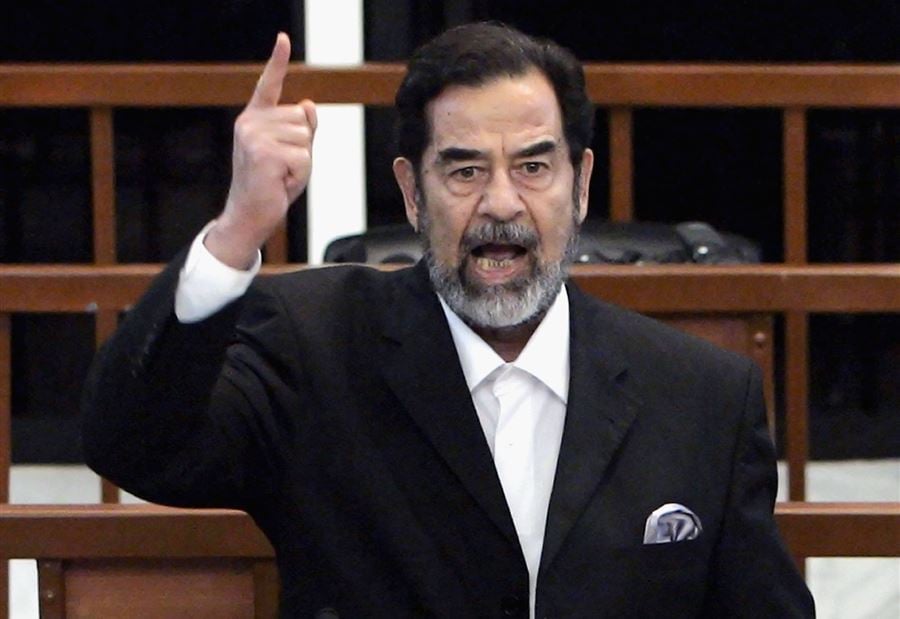 "كان طرفاً فيها"... وزيرٌ عراقي يكشف "خفايا" محاولة اغتيال صدام حسين