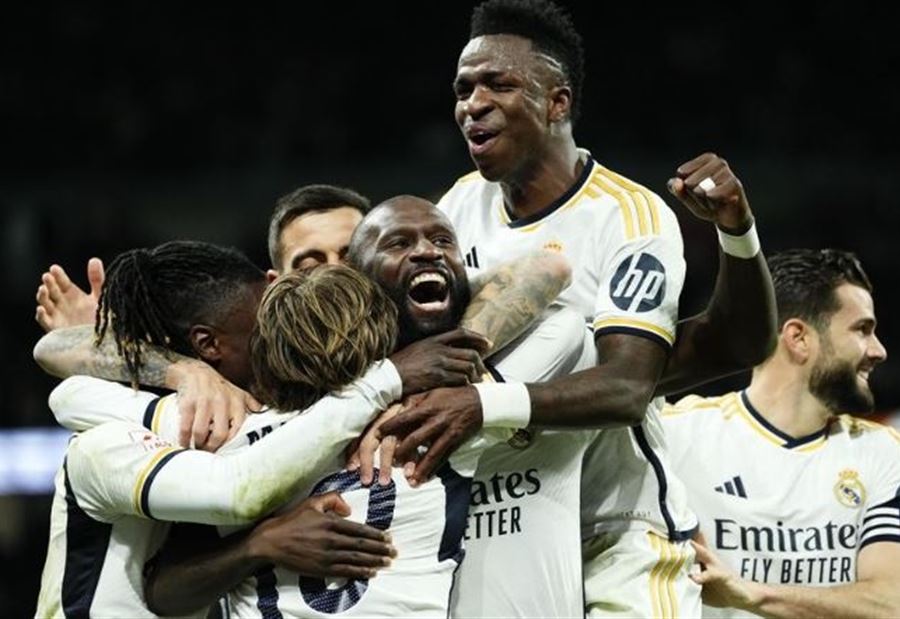 "إهانات عنصرية"... شكوى من ريال مدريد ضد الحكم!