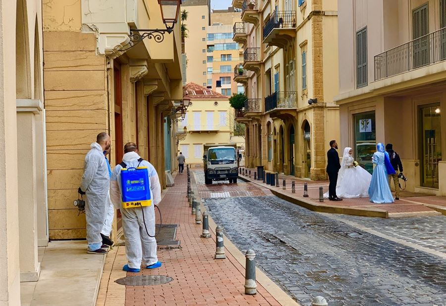 تحيّة متبادلة بِكوعي وحِذائي
