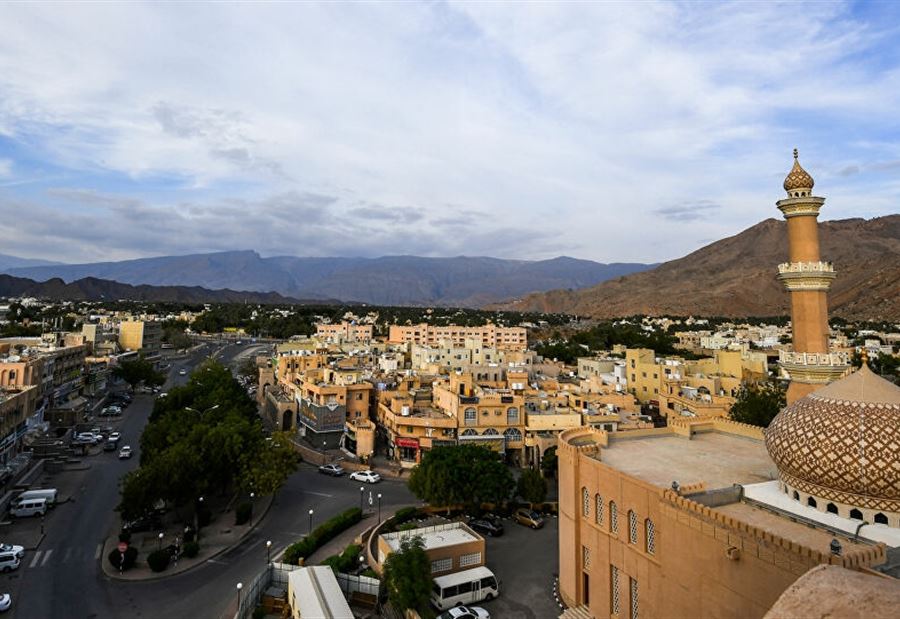 أولُ دولة خليجية تعلن عن حالات اشتباه بـ"كورونا الجديدة"