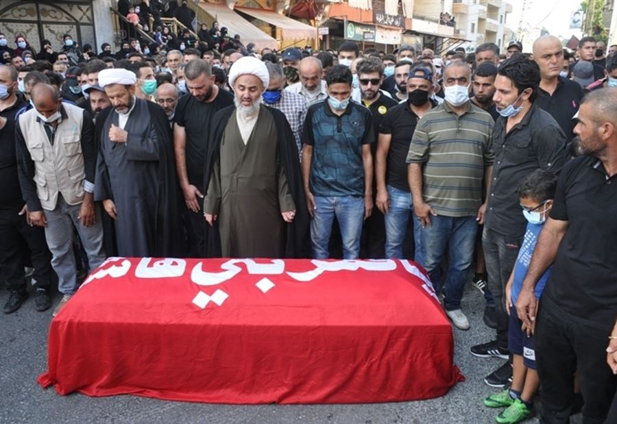 تشييعٌ حاشد لـ عطوي ومُطالبة بمعاقبة الجناة