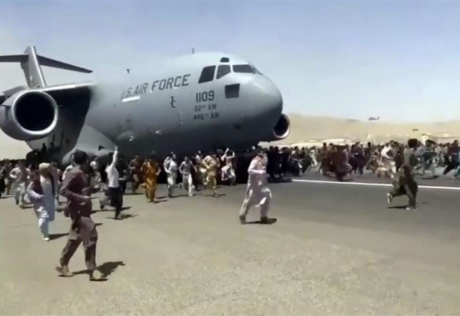 العثور على "بقايا بشرية" على طائرة عسكرية أميركية غادرت كابل (فيديو)