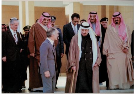 صورة نادرة تجمع 5 ملوك عرب