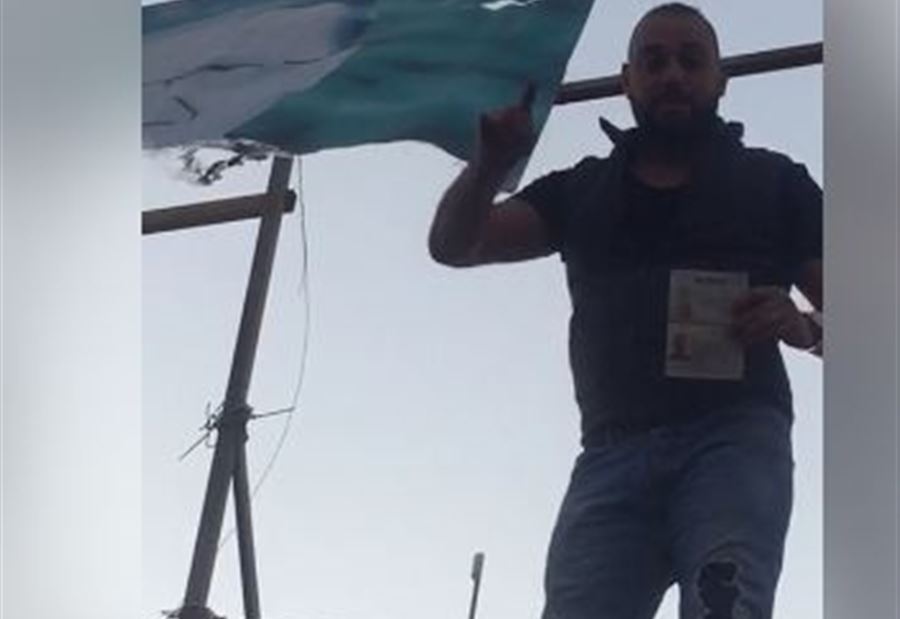 المُعتدي على صورة الرئيس عون يُسلّم نفسهُ... "لحظةُ تخلٍّ"