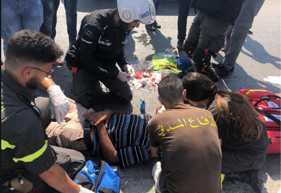 بالصور: جريحان إثر حادث سير على اوتوستراد الأسد