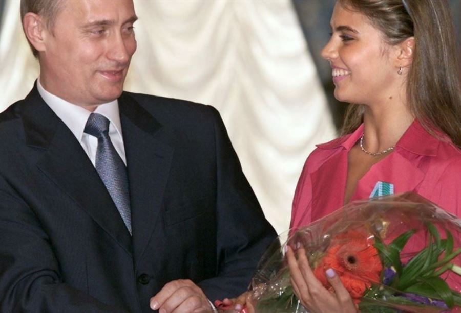 "عشيقة بوتين" مطاردة في سويسرا... فمن هي؟