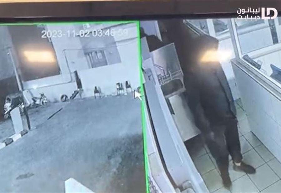 بالفيديو: تعرّض مطعم فروج العبدالله للسرقة في الزلقا 