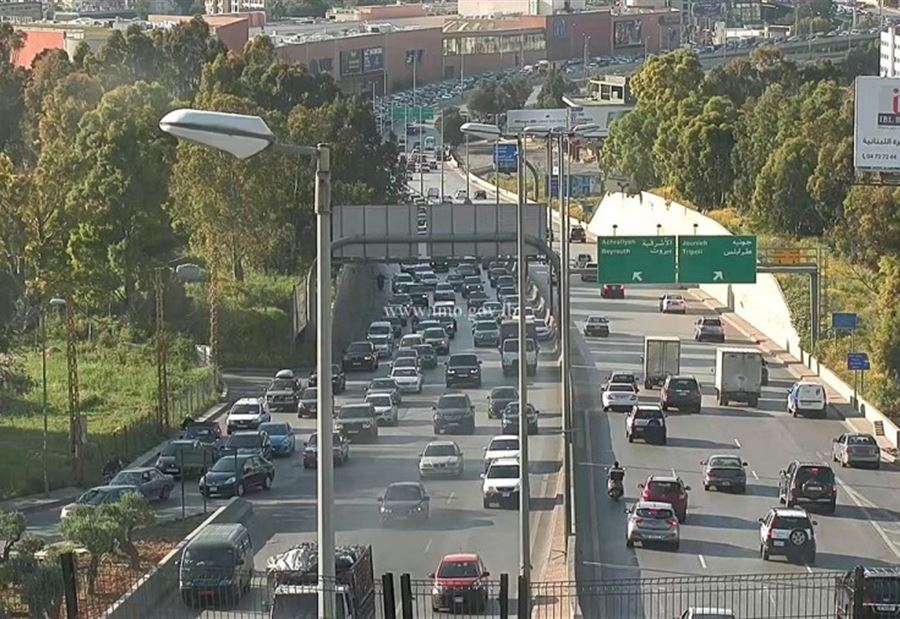 نتيجة تصادم بين 16 سيارة... جريحان على اوتوستراد الصياد (فيديو)