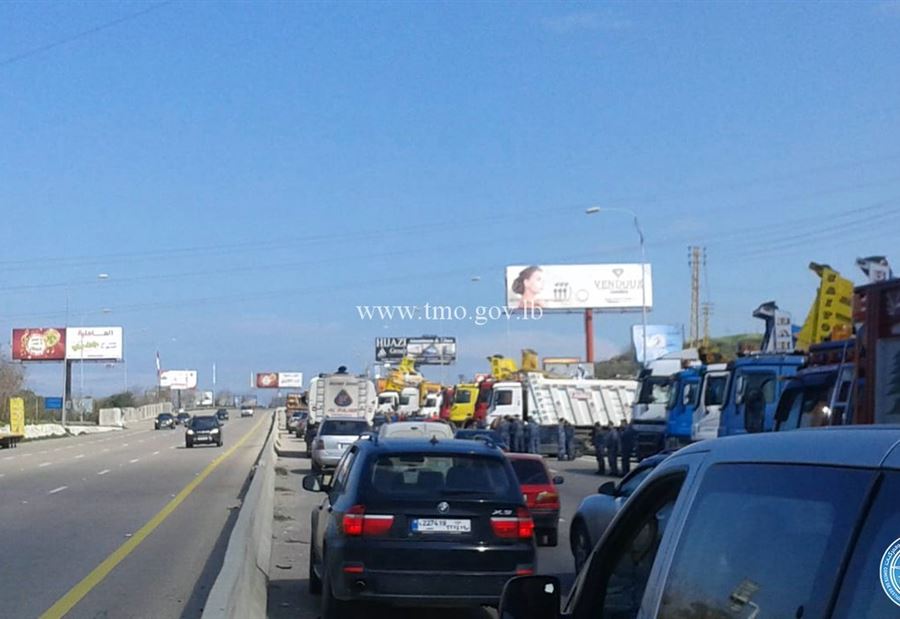 بالصورة: اعتصام لأصحاب الشاحنات في الزهراني  بالصورة: اعتصام لأصحاب الشاحنات في الزهراني