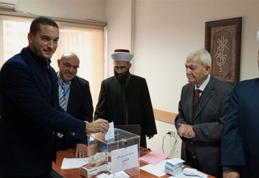 "بجو ديمقراطي"... نواب طرابلس يقترعون في دار الافتاء