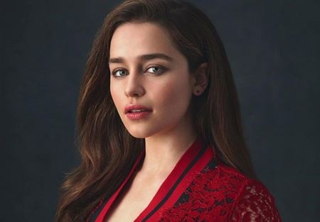 إميليا كلارك فازت بدور "أم التنانين" بعد عناء