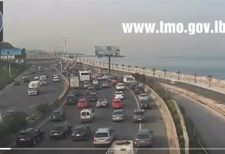 بالفيديو: جريح بحادث تصادم على اوتوستراد نهر الكلب بالفيديو: جريح بحادث تصادم على اوتوستراد نهر الكلب