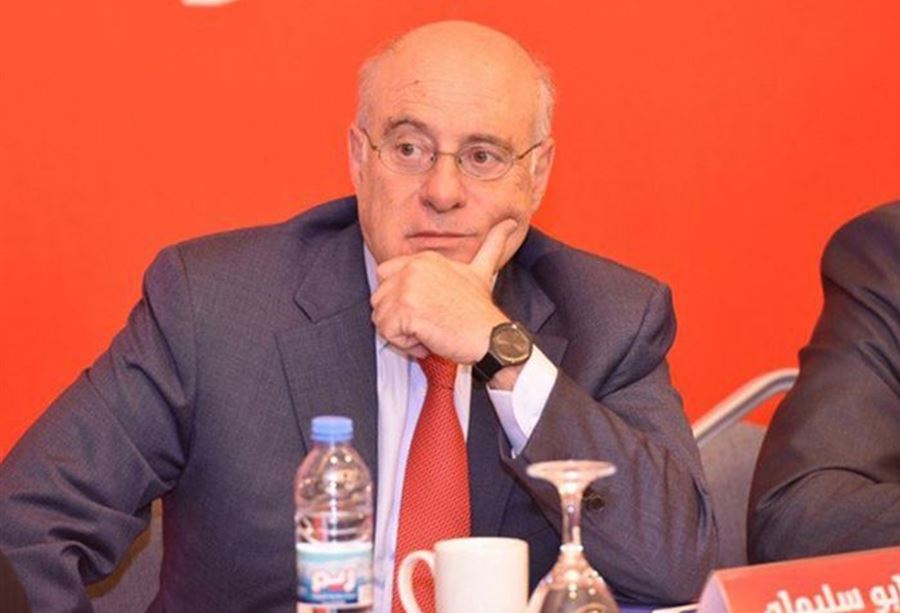 سيدة "تعنّف" عاملة لديها.. و"العمل" تتحرك!