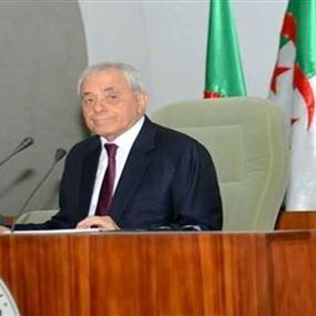 تجميد أعمال برلمان الجزائر