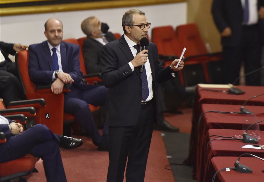 باسيل "عاتب" على حزب الله... و"الحريري عم يتدلّع"