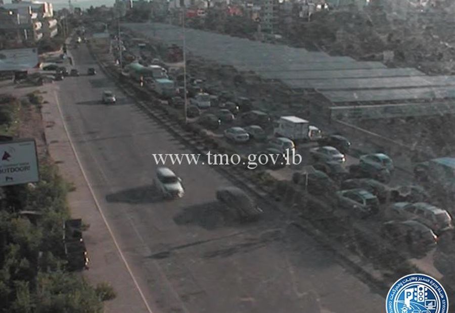 بالصورة: تعطل شاحنة على أوتوستراد الرئيس لحود  بالصورة: تعطل شاحنة على أوتوستراد الرئيس لحود