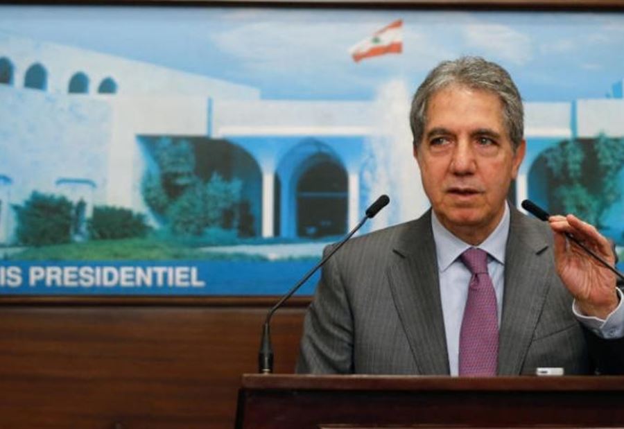 قرارٌ لوزير المال بشأن المكلفين بالضرائب والرسوم
