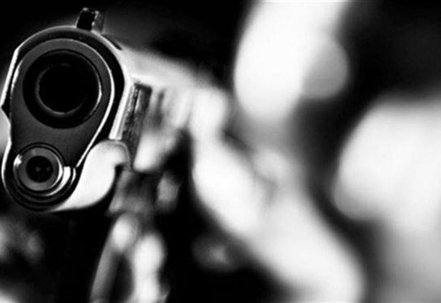 نجاة رئيس بلدية وعائلته من إطلاق نار على منزله