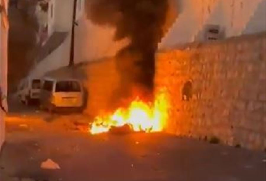 غارة إسرائيلية تستهدف دراجة نارية في طورا (فيديو)